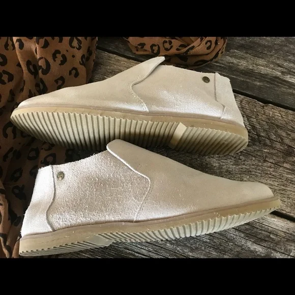 Suede BearPaws Almost a Chelsea Boot in Mushroom Brand New condition size 8 - Picture 6 of 8
